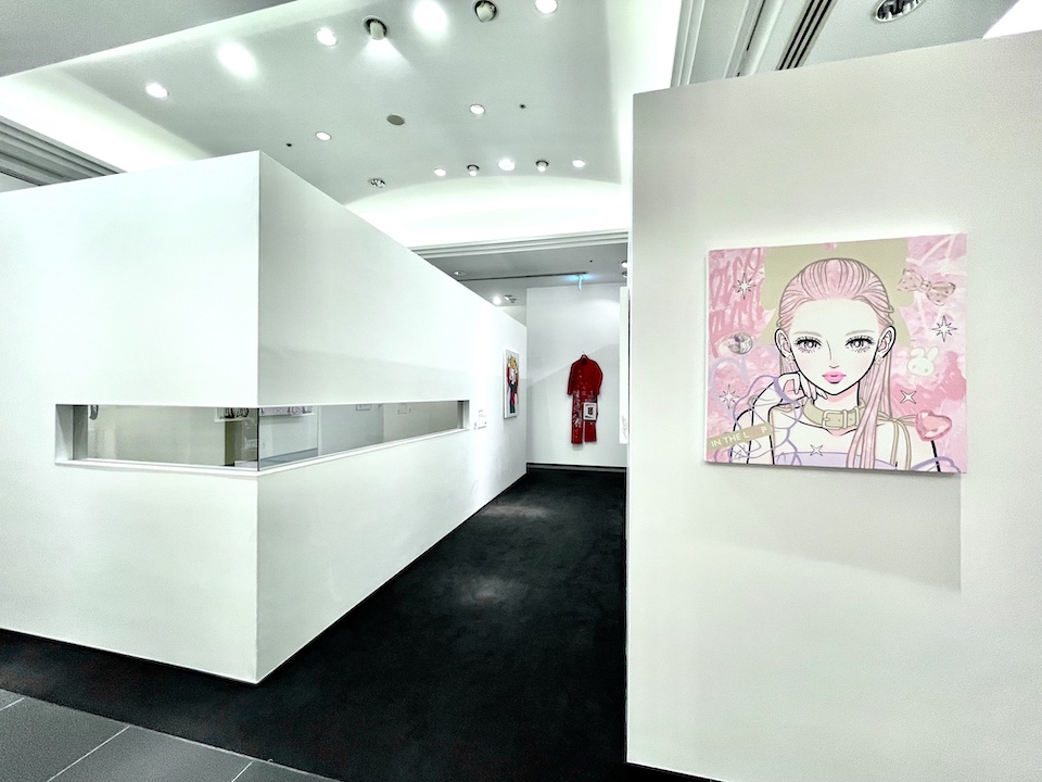 「ファッションの街」神戸で、現代アート展「装いの光芒」を開催中！新進気鋭の作家が表現する「美術とファッション」の親密な関係を是非体験してみて。