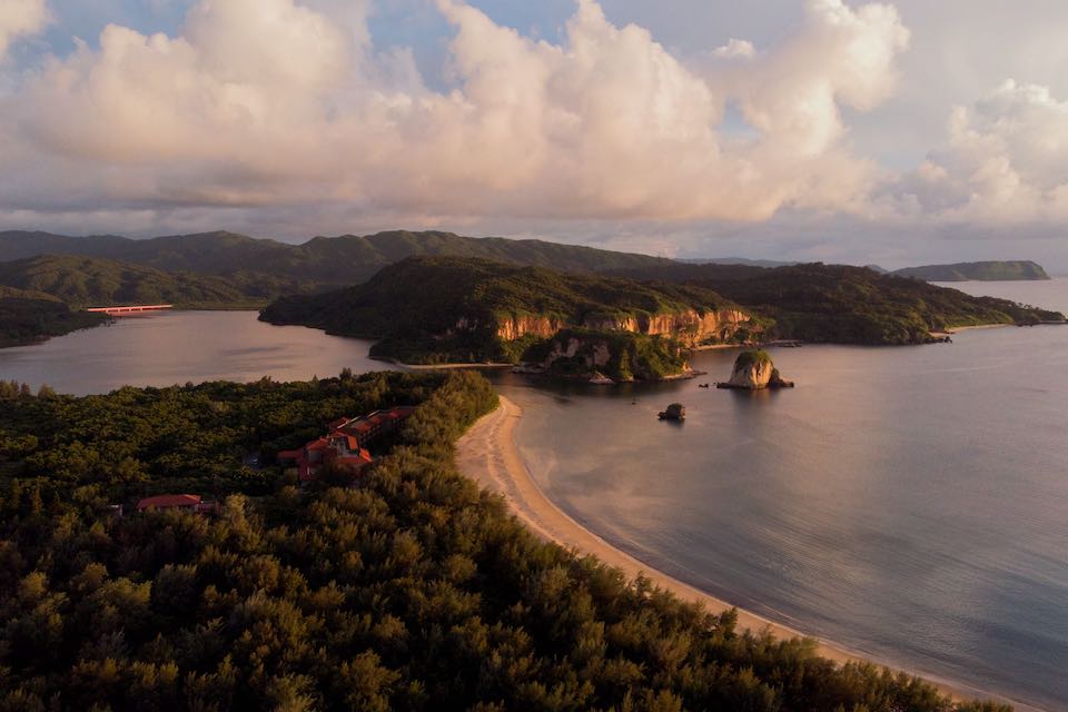 世界自然遺産に登録された西表島で、日本初の「エコツーリズムリゾート」を目指す、星野リゾート 西表島ホテル「カマイの学校」