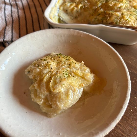 【連載】季節のプラントベースレシピ（第35話）「簡単だけど満足感たっぷり。じゃがいもの即席豆乳グラタン」